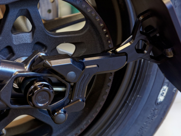 Preview: Seitlicher, einstellbarer Kennzeichenhalter mit LED und EG ABE Sportster S 2021 - 2024 Preview: Seitlicher, einstellbarer Kennzeichenhalter mit LED und EG ABE Sportster S 2021 - 2024